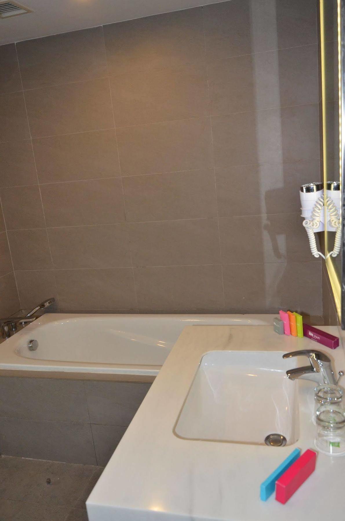 Ibis Styles Jakarta Airport Tangerang Exterior foto