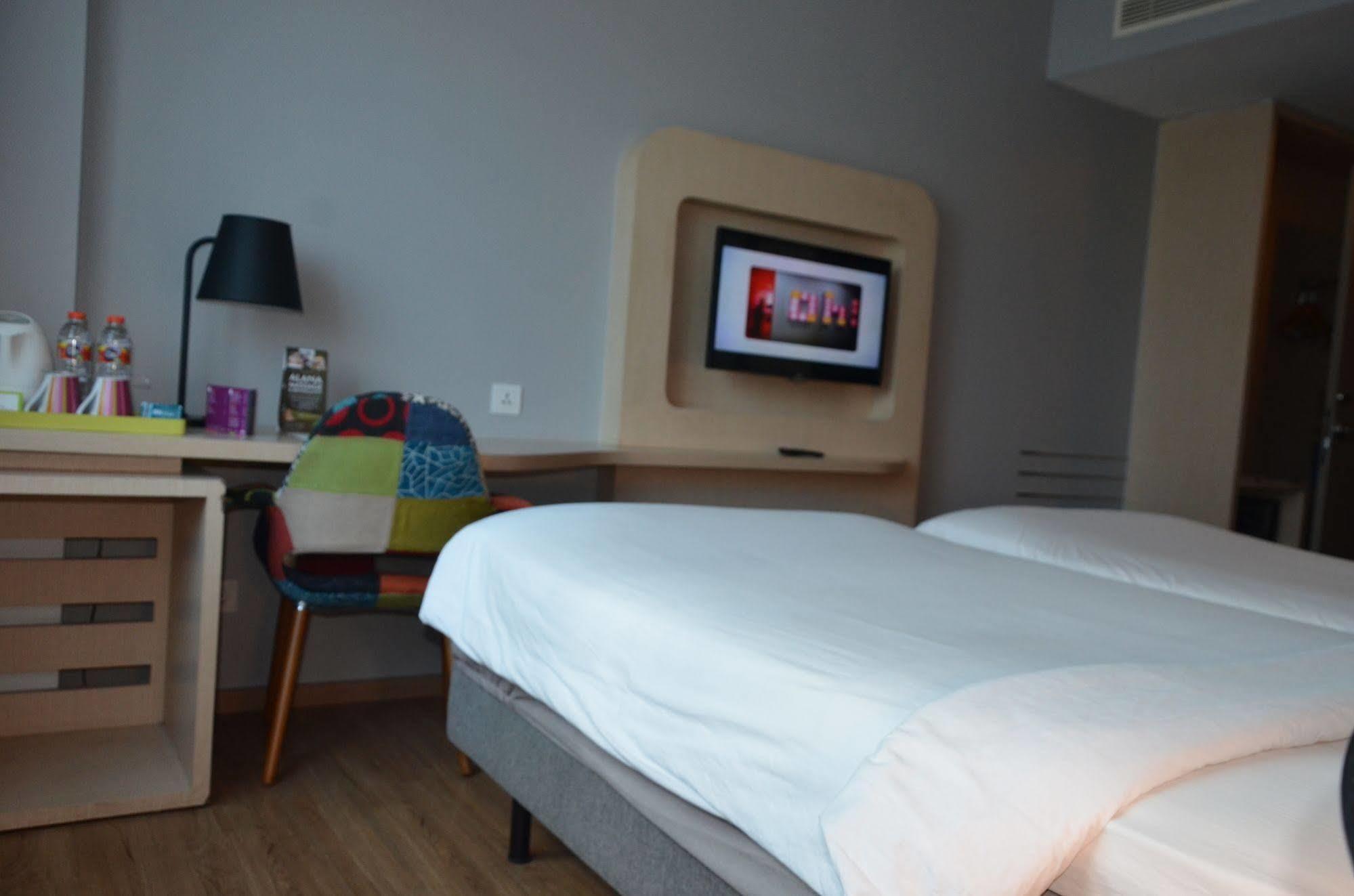 Ibis Styles Jakarta Airport Tangerang Exterior foto